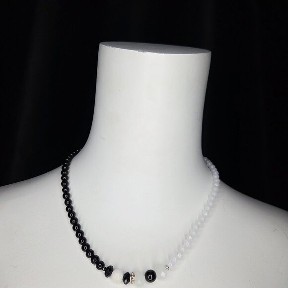 SOLD - Yin-Yang black and white beaded necklace with Obsidian and Moonstone - Picture 2 of 5